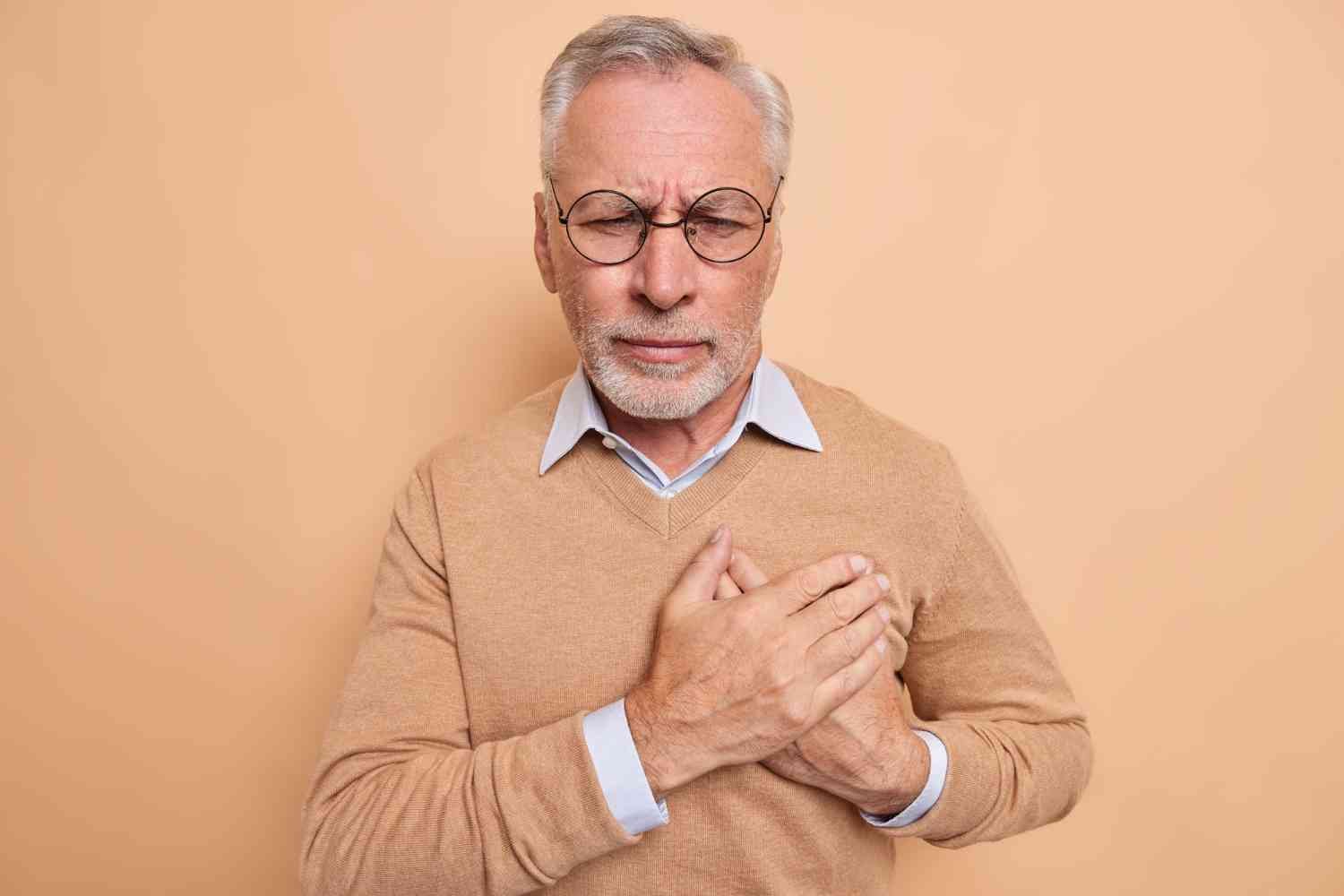 Infarto agudo al miocardio: Qué es, síntomas y tratamiento