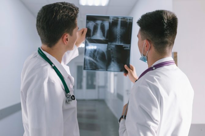 ¿Qué son los rayos X de tórax?